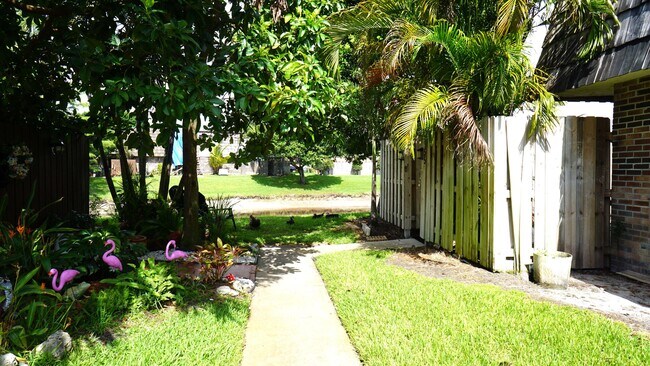 Building Photo - 1555 Fores Forest Lk