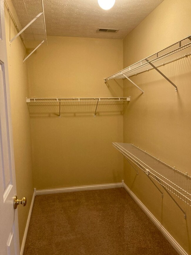 Building Photo - 121 Chevy Chase Pl