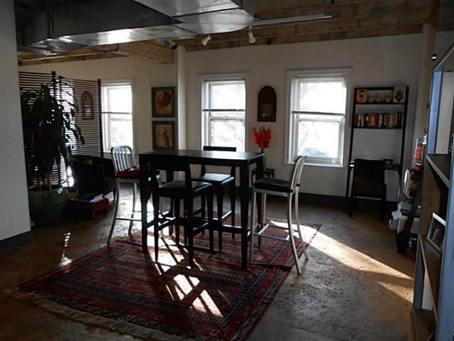 Building Photo - 329 E Colorado Blvd