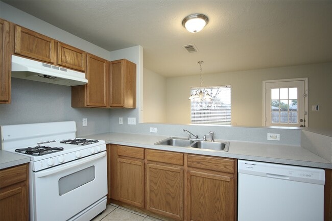Building Photo - 527 Richcrest Dr
