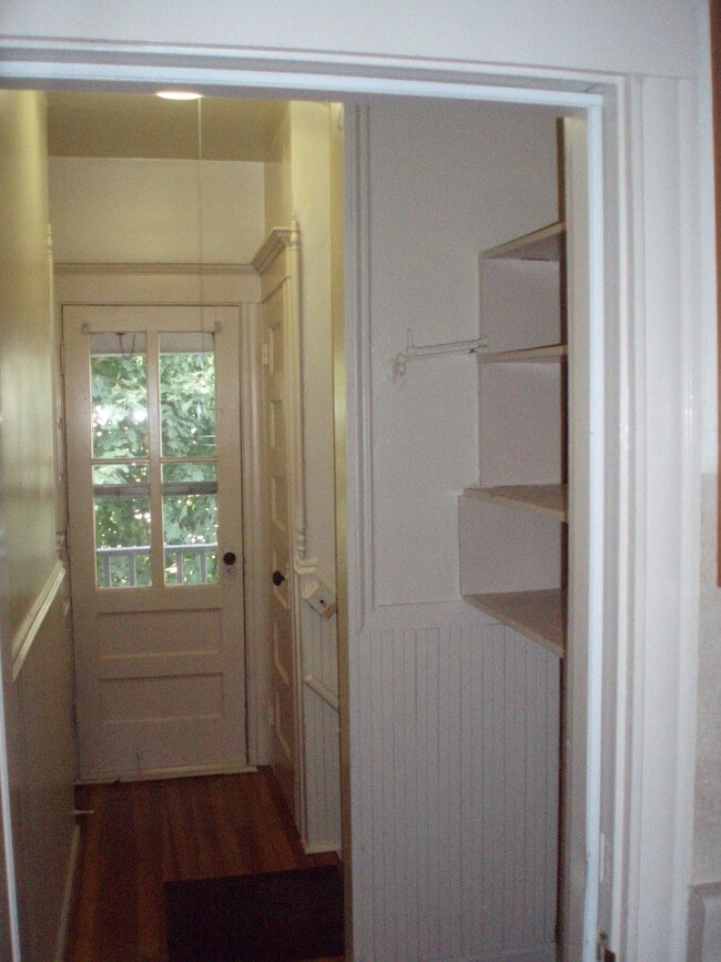 Building Photo - 82 Porter St