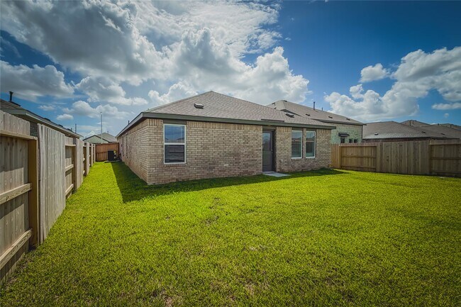 Building Photo - 3005 Highbank Dr