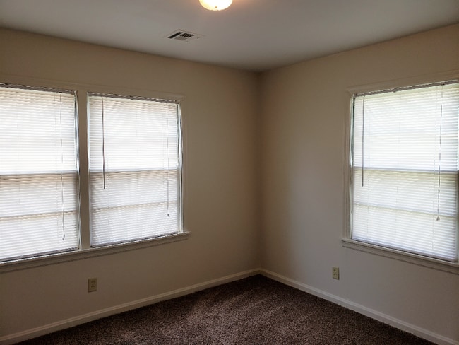 Building Photo - 667 N Meridian Ave