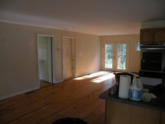 Building Photo - 618 Bean River Rd