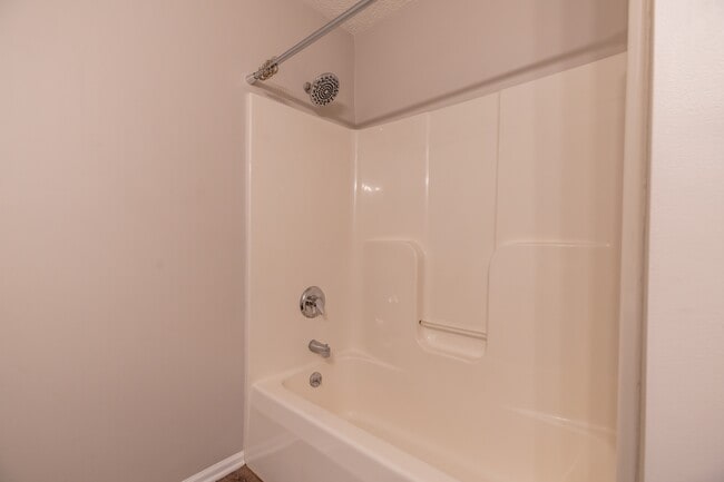 Building Photo - 484-486 Applegate Ln