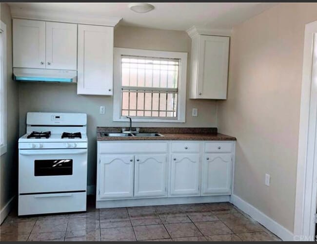 Building Photo - 1716 E 65th St