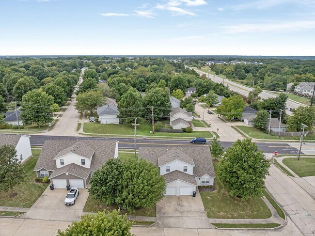 Building Photo - 3503 La Mesa Dr