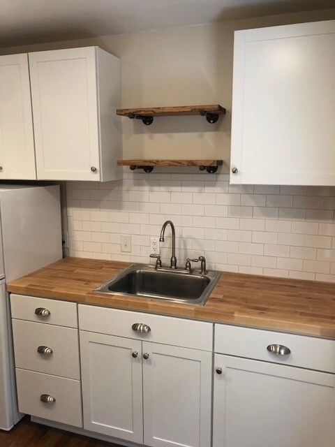 Kitchen - 490 E Indiana Ave