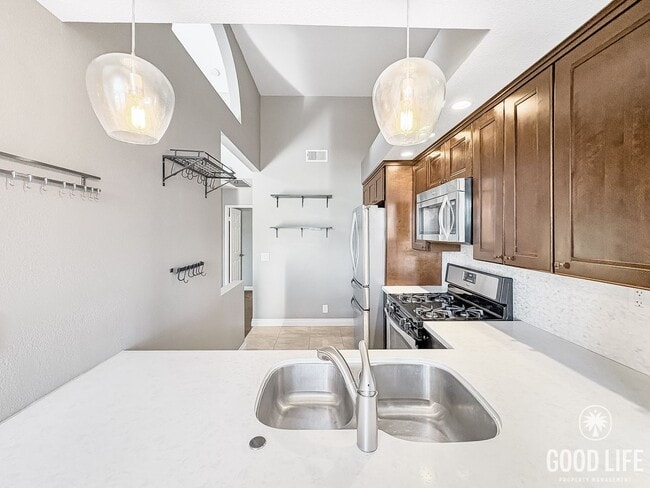 Building Photo - Modern 2-Story Split-Level Home with Commu...
