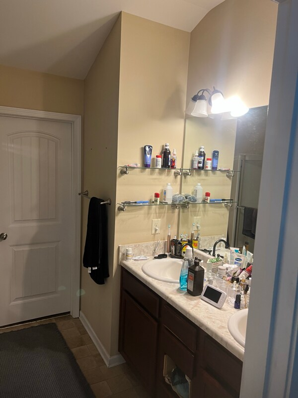 Building Photo - 344 Hill Crest Cir
