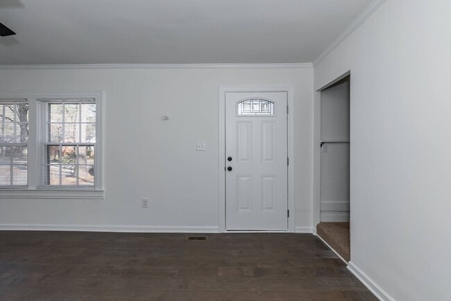 Building Photo - Amazingly large 2 bedroom home with fenced yard!