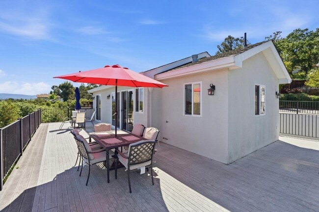 Building Photo - 531 Upland Rd