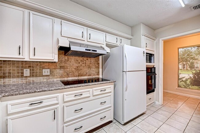 Building Photo - 2714 Green Fields Dr