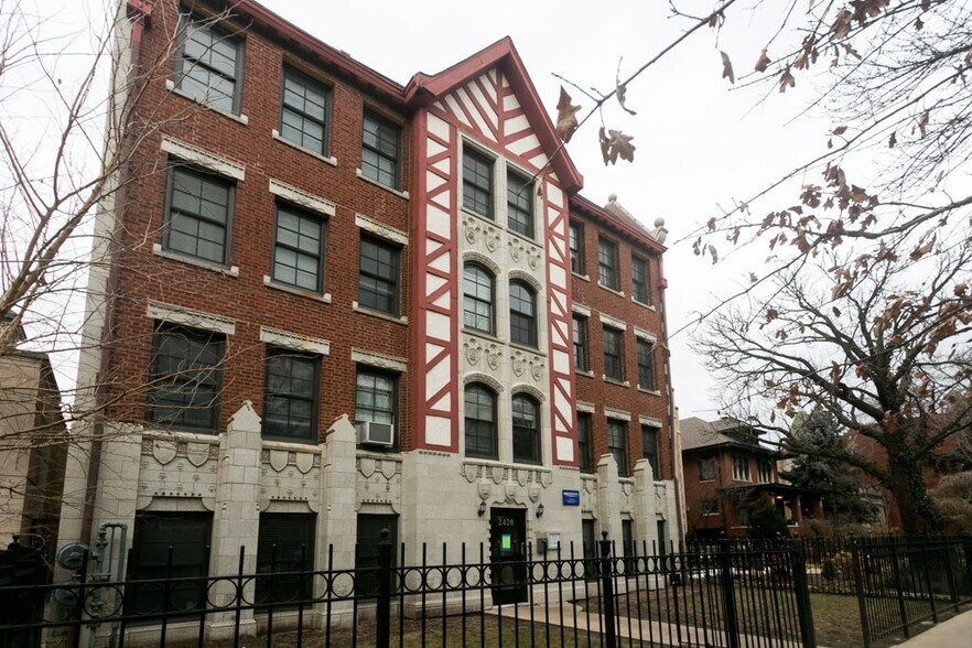 Primary Photo - 2425 N Kedzie Blvd