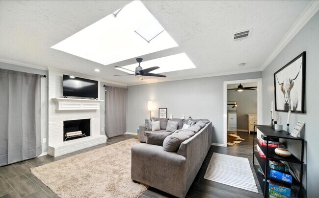 Building Photo - 10322 Sageplum Dr