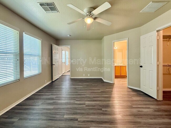 Building Photo - 9011 Timber Hunt