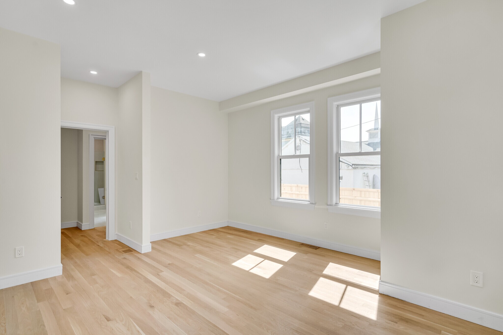 Building Photo - 77 Thorndike St