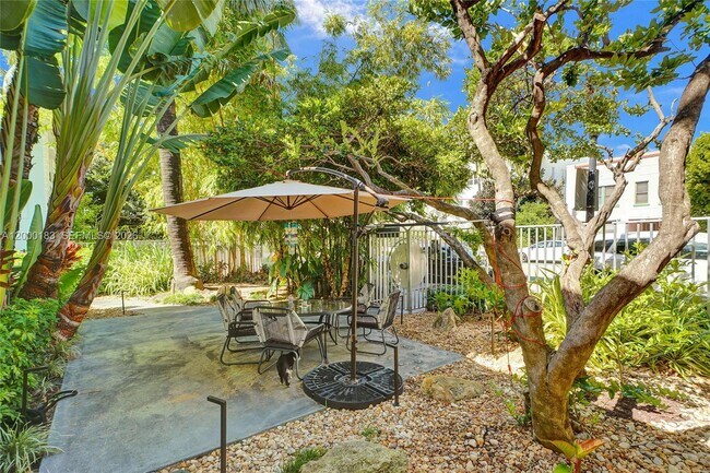 Building Photo - 815 Euclid Ave