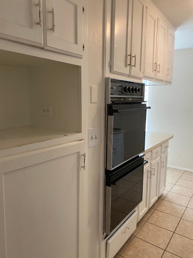 Building Photo - ***$500 off First Full Months rent with mo...
