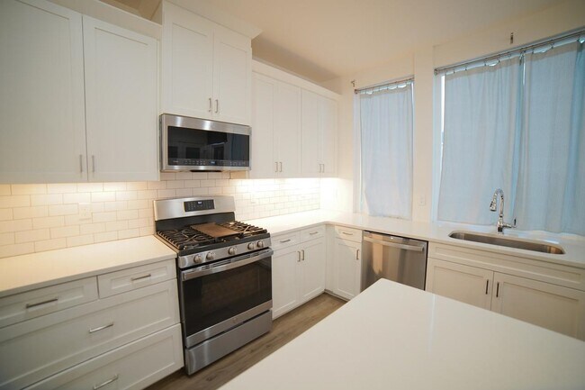 Building Photo - 219 Bienville Pl