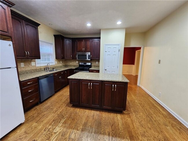 Building Photo - 350 Saddle Bridge Dr