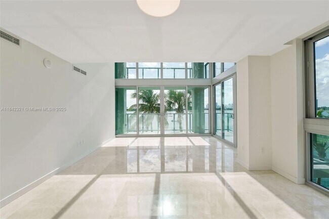 Building Photo - 1500 Bay Rd