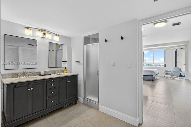 Building Photo - 151 Crandon Blvd