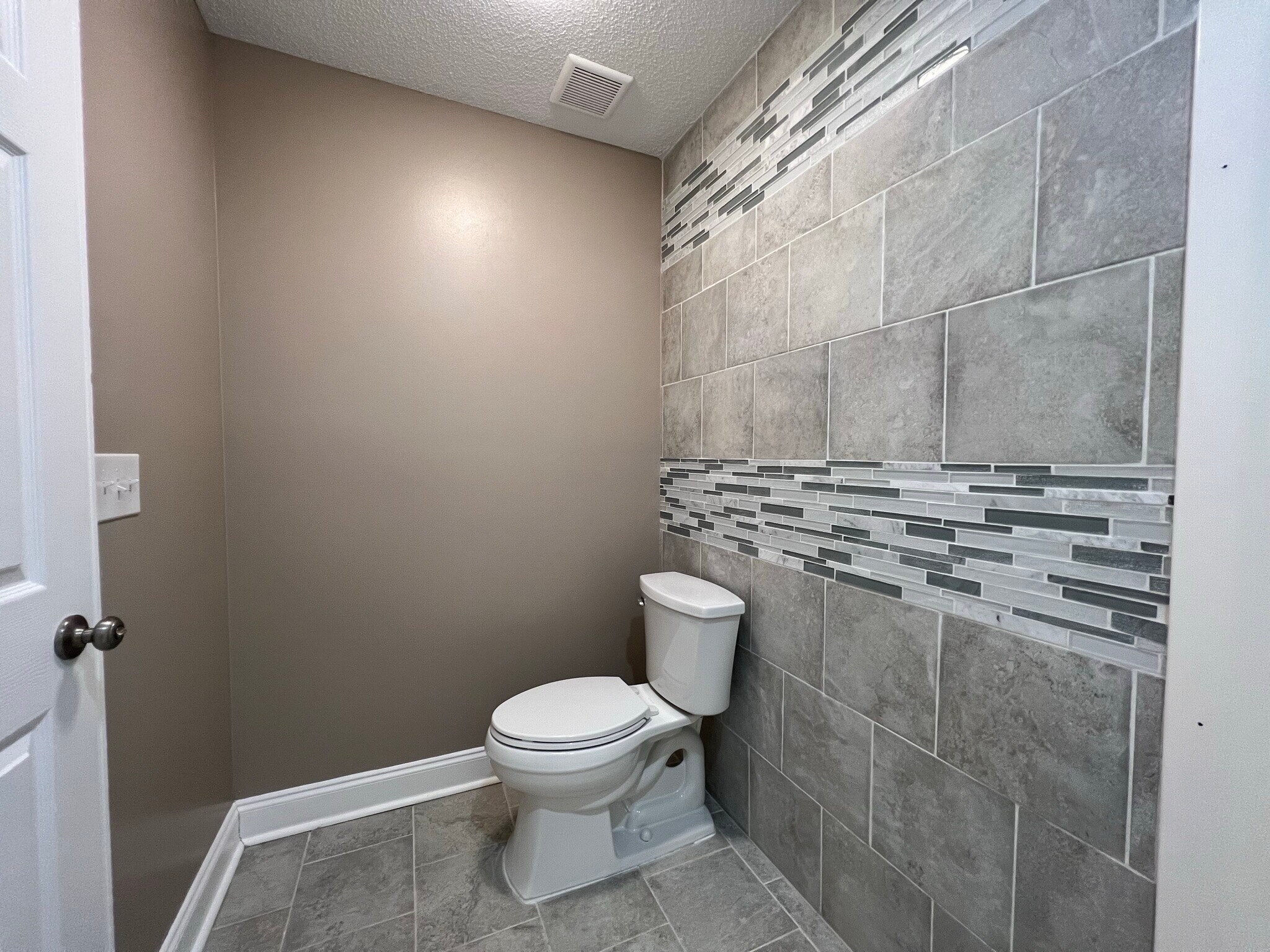Building Photo - 112 Creekview Trl