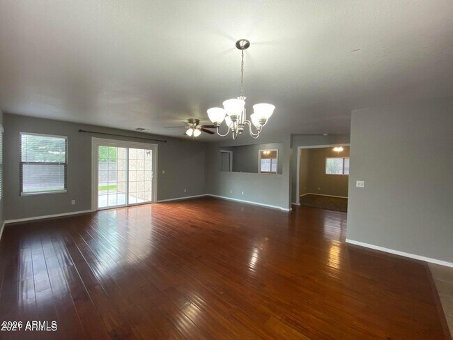 Building Photo - 1117 E Arabian Dr