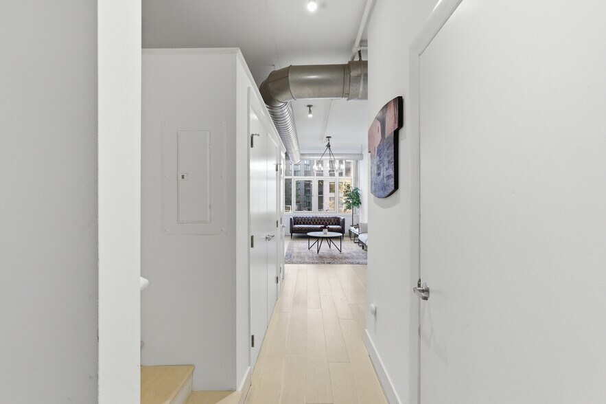 Building Photo - 811 4th St NW