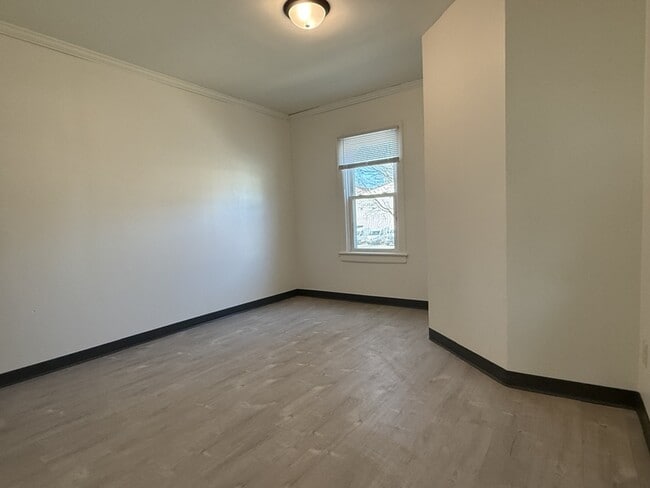 Building Photo - 1003 Ontario Ave