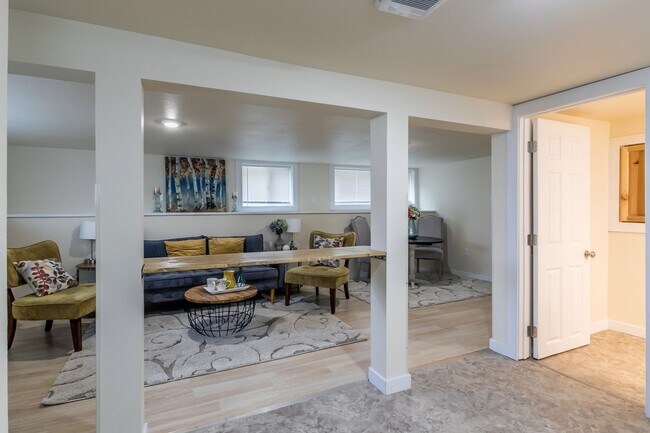 Building Photo - Adorable home with 3 Units in Tacoma