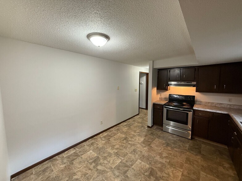 Building Photo - 5720 Lionel Dr