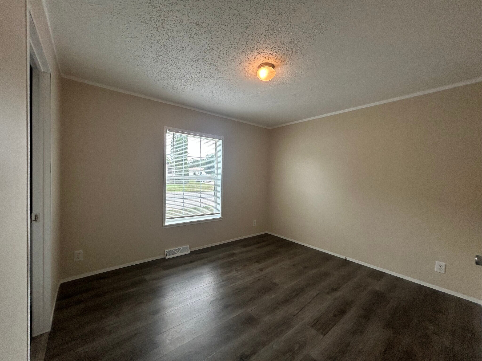 Building Photo - 2341 Oakgrove Dr