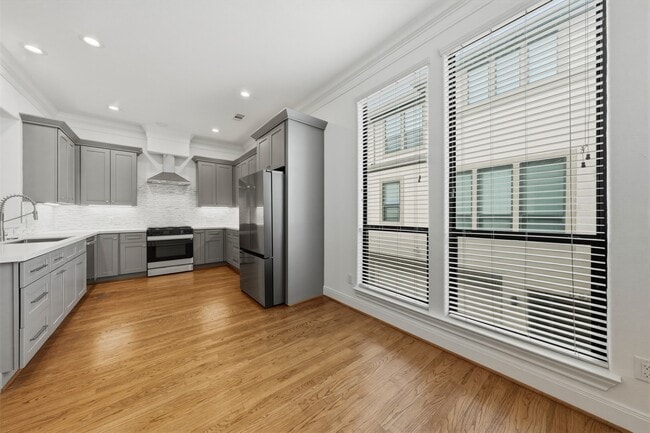 Building Photo - 6130 Hamman St