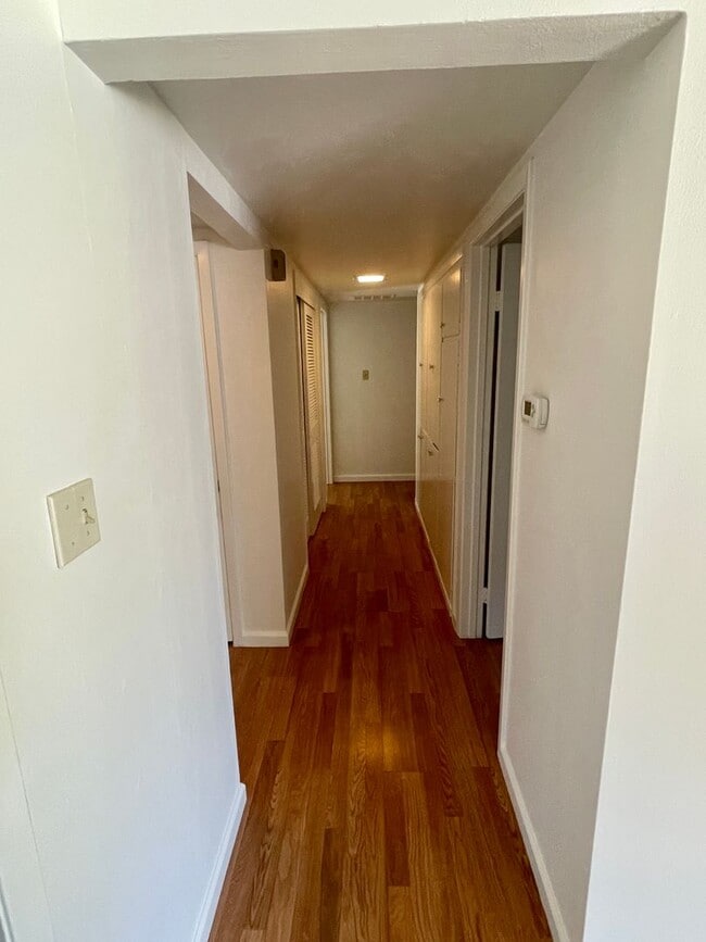 Building Photo - Gorgeous 3 bed 2 bath! (Please read entire ad before showing)