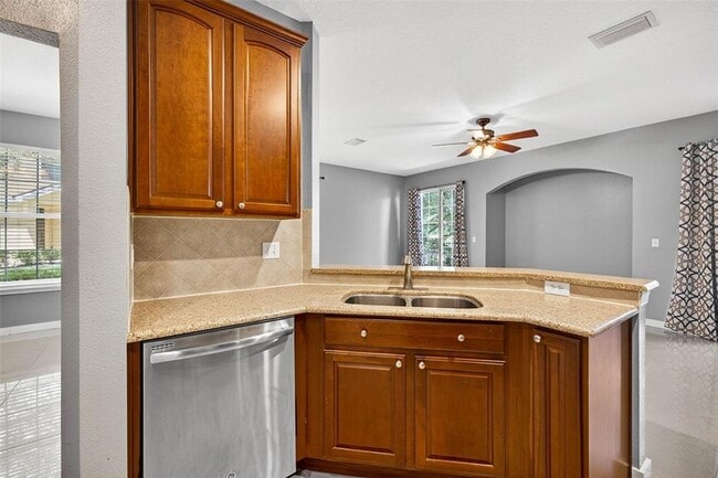 Building Photo - 6745 Breezy Palm Dr