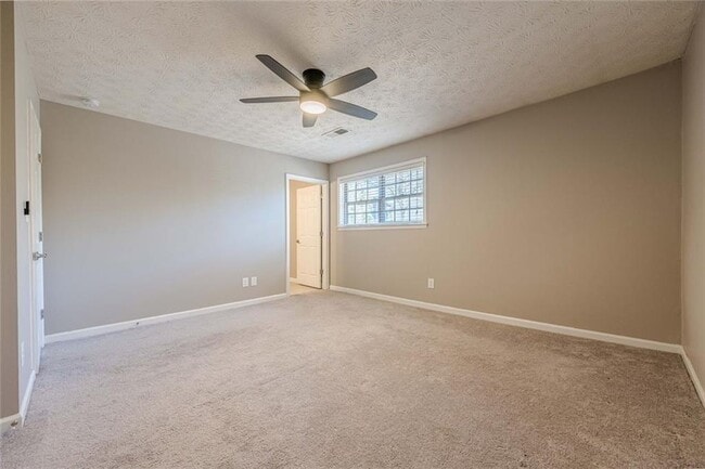 Building Photo - 2491 Redfield Dr