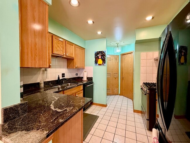 Building Photo - 2105 S Tan Ct