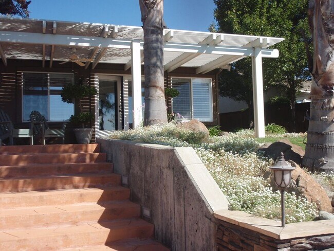 Building Photo - 3592 Lakefront Circle