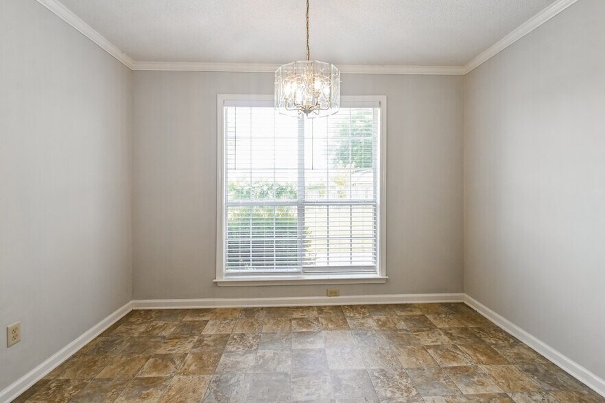 Building Photo - 15 Oakridge Cove