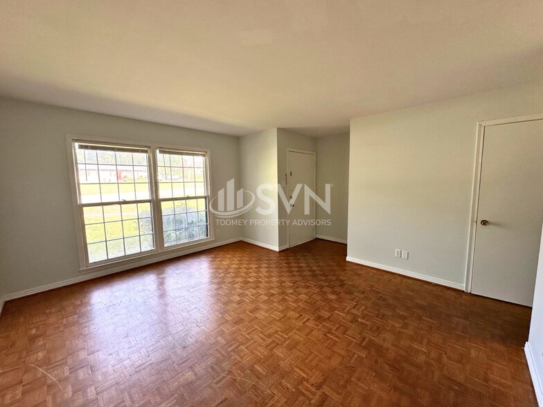 Building Photo - 110 Windsor Dr