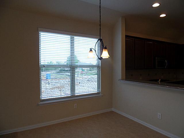 Building Photo - 1304 Poplar Dr