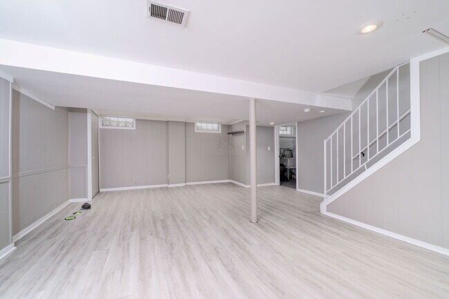 Building Photo - 537 Bird Ave