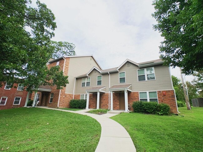 Primary Photo - Etzel Place Apartments
