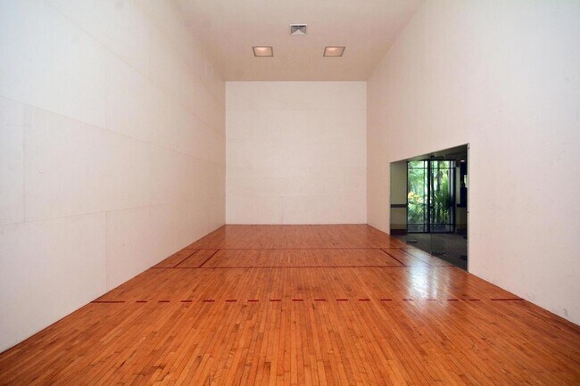 Building Photo - 3019 Alcazar Pl