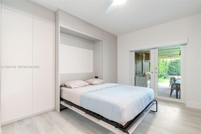 Building Photo - 634 W 47th St