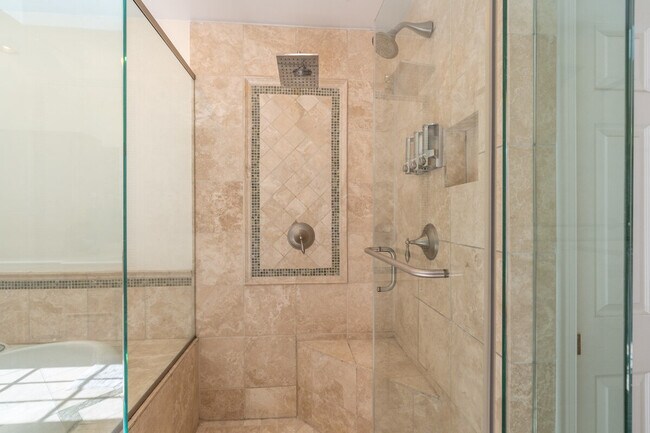 Building Photo - 2633 Adams Mill Rd NW