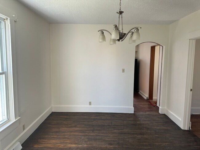 Building Photo - Single Family Home with Spacious Back Yard