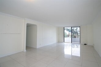 Building Photo - 2500 Parkview Dr